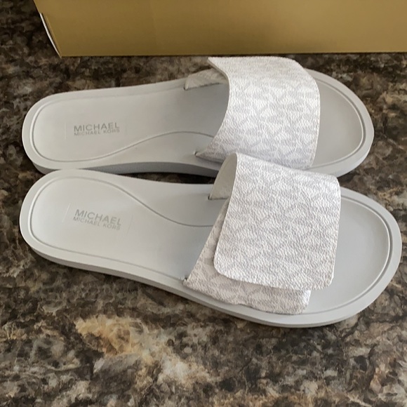 Michael Kors Gilmore sandals size 8 - Picture 3 of 5